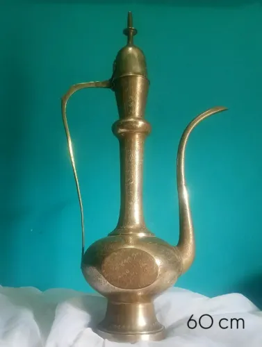 Antigo e grande bule indiano indiano 