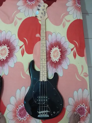 Baixo seven 4 cordas