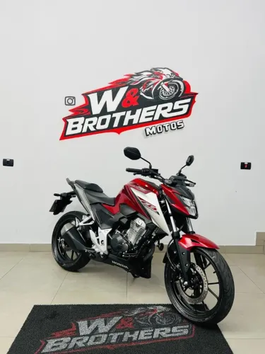 CB 300F - 2026