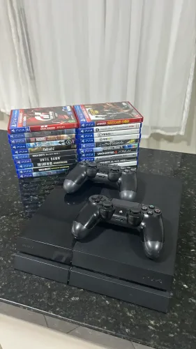 ? PS4 + 2 controles + 1 jogo de brinde ?