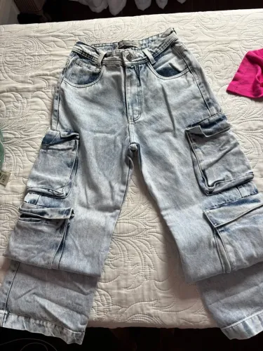Calça jeans cargo wideleg