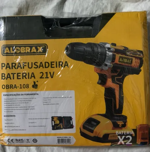 Parafusadeira 21V com 2 baterias e acessórios no estojo