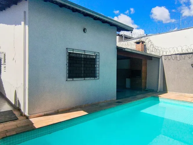 Casa à venda no bairro Jardim América I em Uberlândia