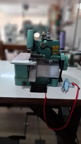 Máquina de costura Overlok