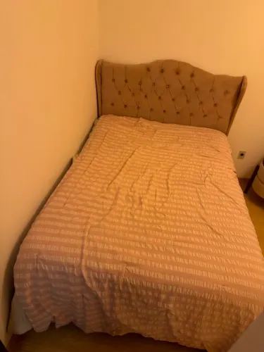 Cama de Casal com cabeceira semi novo