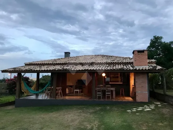 Casa 2 dormitórios com suíte na Praia do Rosa / Imbituba / SC