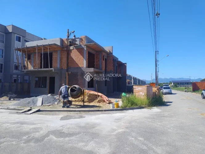 Sobrado à venda no Sertão do Maruim, São José/SC