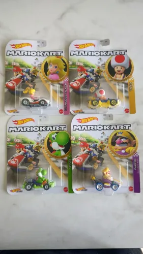 Kit 4 Hot Wheels Mario Kart - Princesa Peach, Toad, Yoshi e Wario