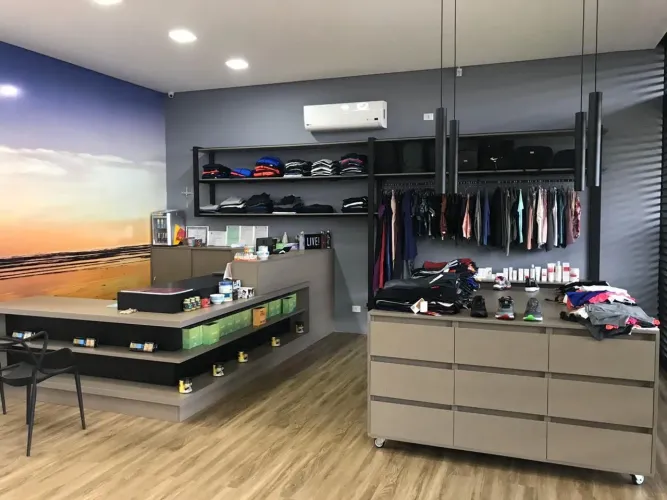 Móveis para loja de roupas
