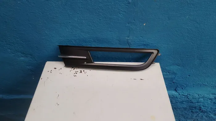 Grade moldura milha Passat 2016 a 2019 lado direito original