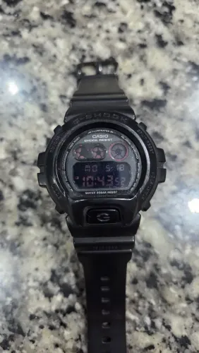 Casio G-Shock DW-6900MS-1 de cor preta
