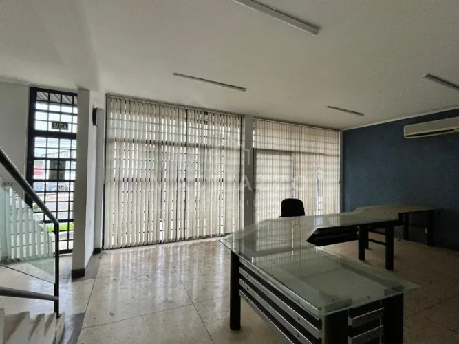 Prédio Comercial à venda com ótima estrutura, no bairro Jardim Elisa Fumagalli.