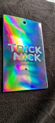 Etiqueta da TRICK NICK brilhante