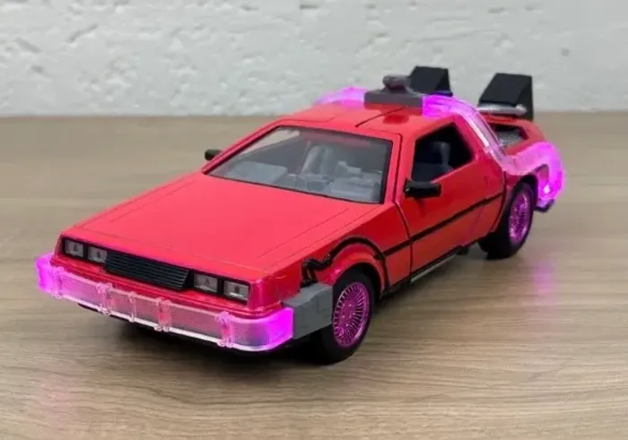 Vendo carros miniatura 1:24 escala Delorean pink splis 