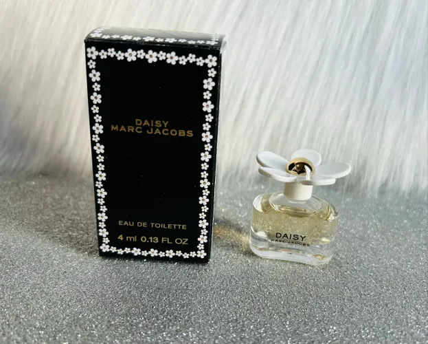 Miniatura de perfume Daisy de Marc Jacobs é raridade