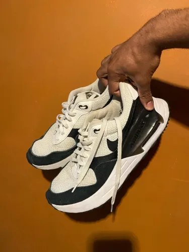 Tênis airmax Nike branco e preto