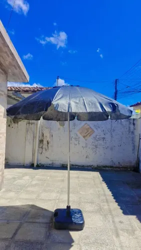 Guarda-Sol 2 Metros com Base/Suporte - Ótimo Estado