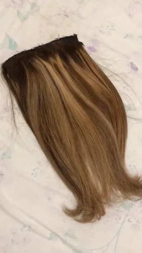 Cabelo humano moreno iluminado