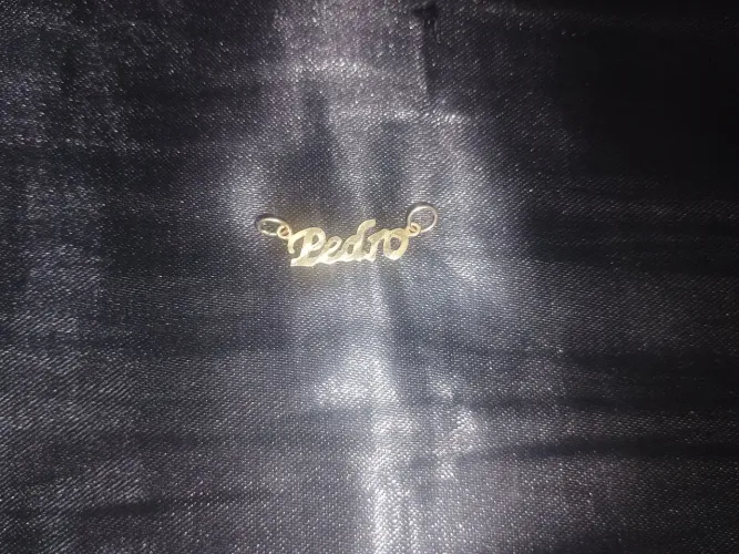 Pingente de ouro com o nome Pedro