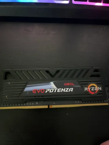MEMORIA RAM evo potenza geil 8gb , 3200mhz DDR4