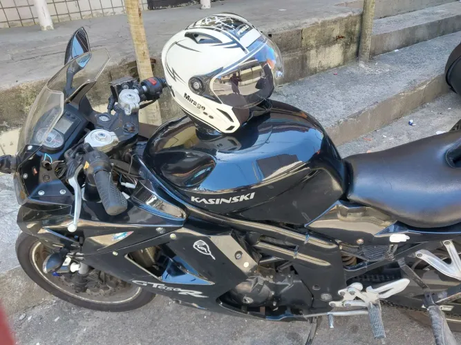 Vende-se moto esportiva 650 cilindrada