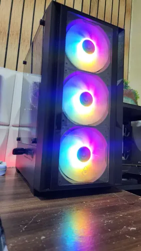 Ryzen 3 3200g+8gb+SSD 120GB+HD 320gb+AMD VEGA 11 2GB VRAM+GABINETE LINDO!!!