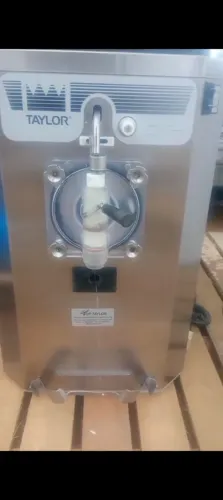 Máquina de sorvete Taylor 430