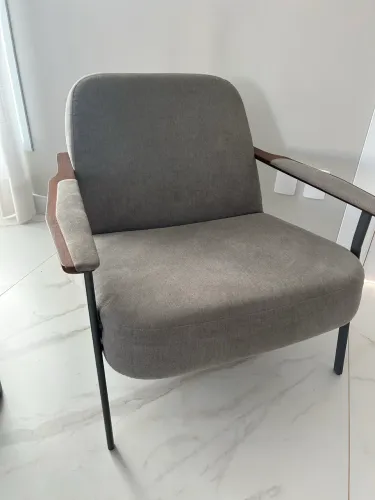 Poltrona contemporânea 