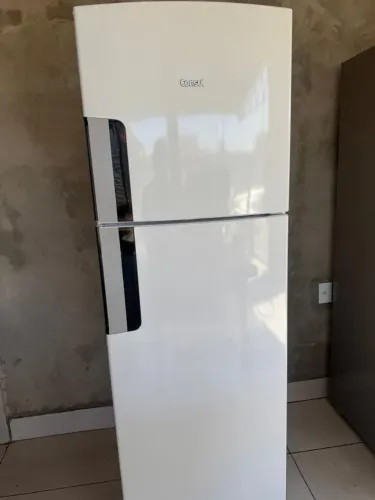 VENDE-SE GELADEIRA CONSUL.