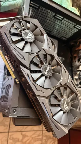 Placa de vídeo Nvidia GTX 1080 ROG Strix