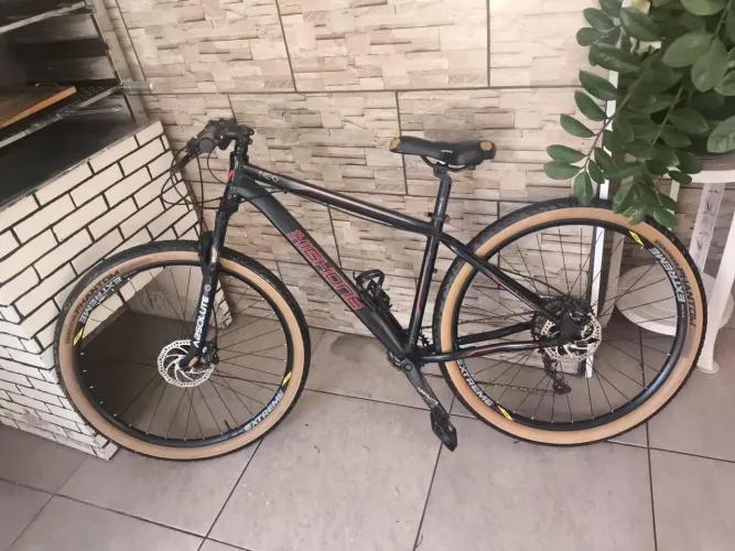 Bicicleta aro 29 com pneus tubeless