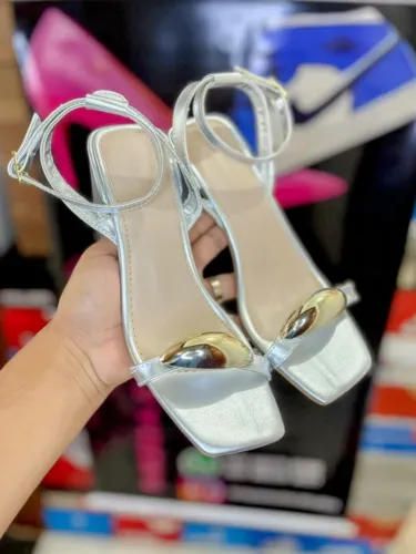 Sandália Salto Médio (Promoção)