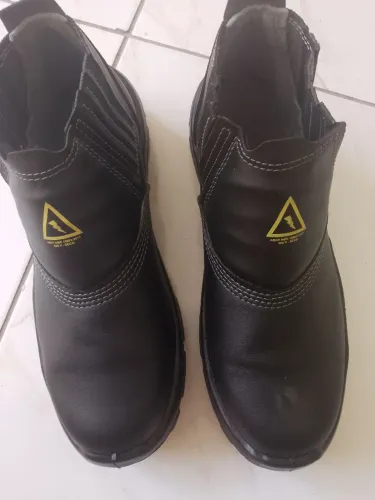 Bota nova, marca Bracol