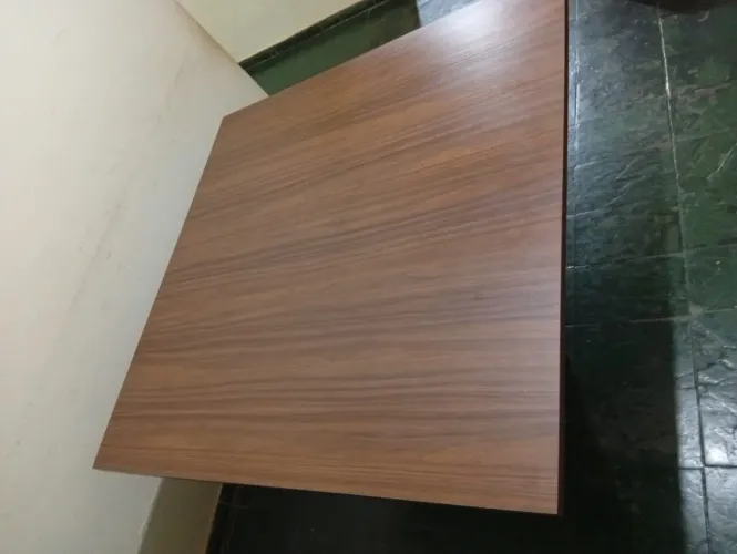Vendo mesa em MDF para 8 lugares