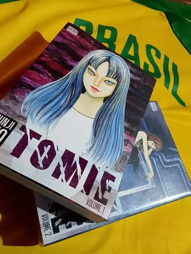 Mangá tomie ? Junji Ito ? coleção completa 2 volumes, lido uma vez