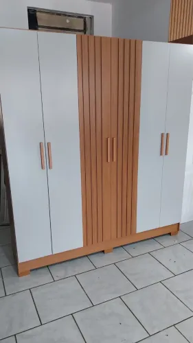 Guarda roupa 6 portas novinho ENTREGO