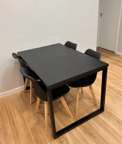 Mesa de Jantar 4 lugares Industrial Preta