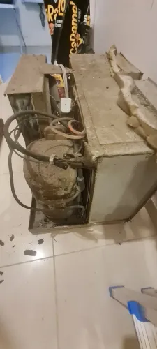 (VENDIDO) Ar-condicionado de janela antigo - para peças / reciclagem