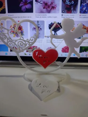 Diferentes modelos de produtos feitos por impressora 3D