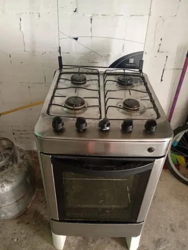 Vende-se fogão esmaltec de 4 bocas 