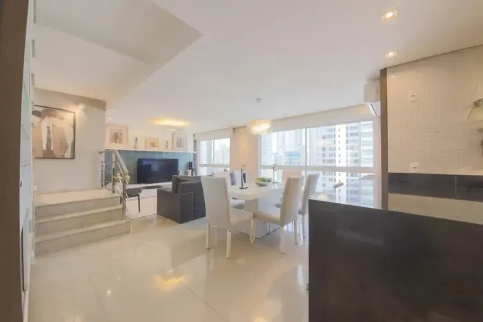 Cobertura no Pioneiros 3 Suítes 2 Vagas Mobiliada em Balneário Camboriú