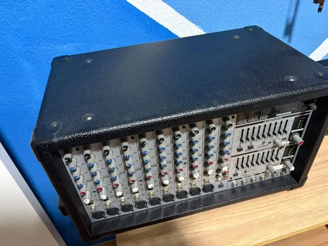 Mesa de Som Behringer Europower PMP2000 Amplificada - 10 Canais