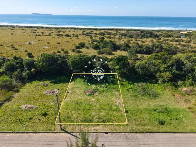 Terreno a venda com vista para o mar a 300m da praia na Gamboa - Garopaba