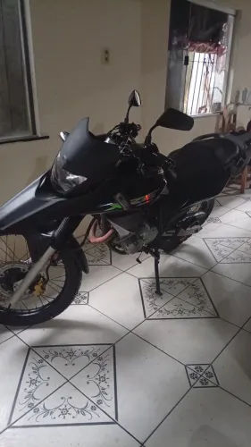 Vendo XRE sem nada pra fazer 