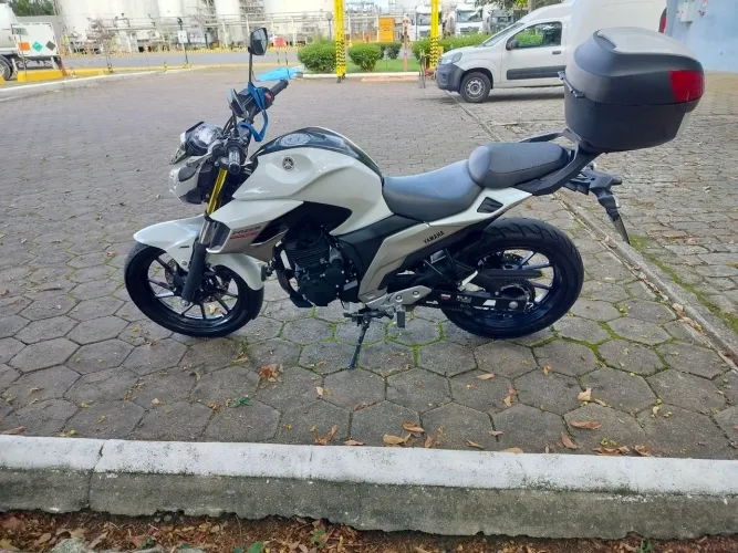 Moto Fz25 Flex