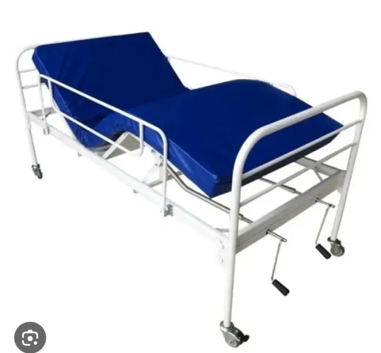 Cama pneumática com colchão, menos de 1 mês de uso.