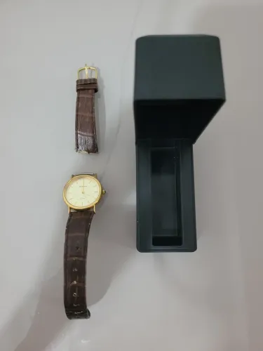 Relogio mondaine antigo sem bateria
