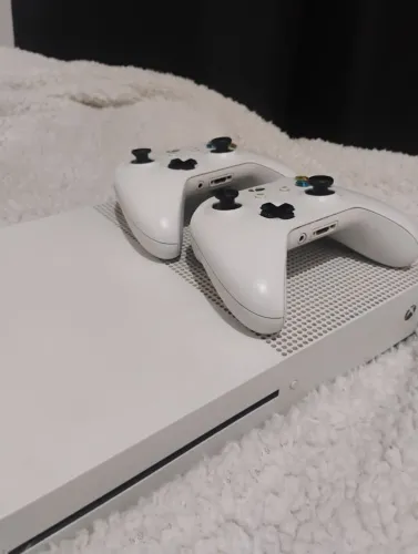 Xbox one S 1tb com dois controles