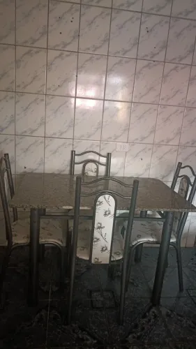 Vende-se mesa