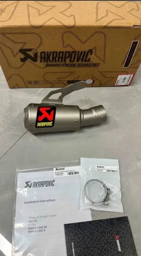 Vendo Ponteira Akrapovic competição modelo GP Original em titânio .